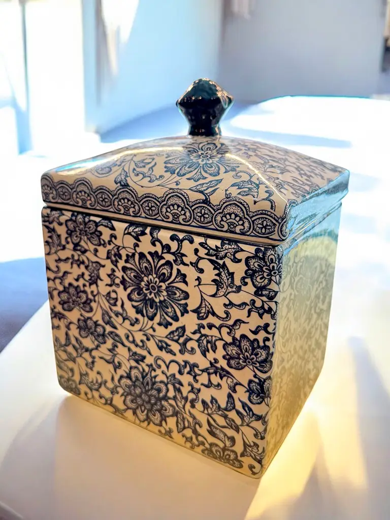 Cofanetto in ceramica con candela - immagine 3