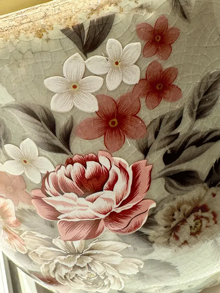 Candela in Vaso di ceramica con fiori decorativi - immagine 3